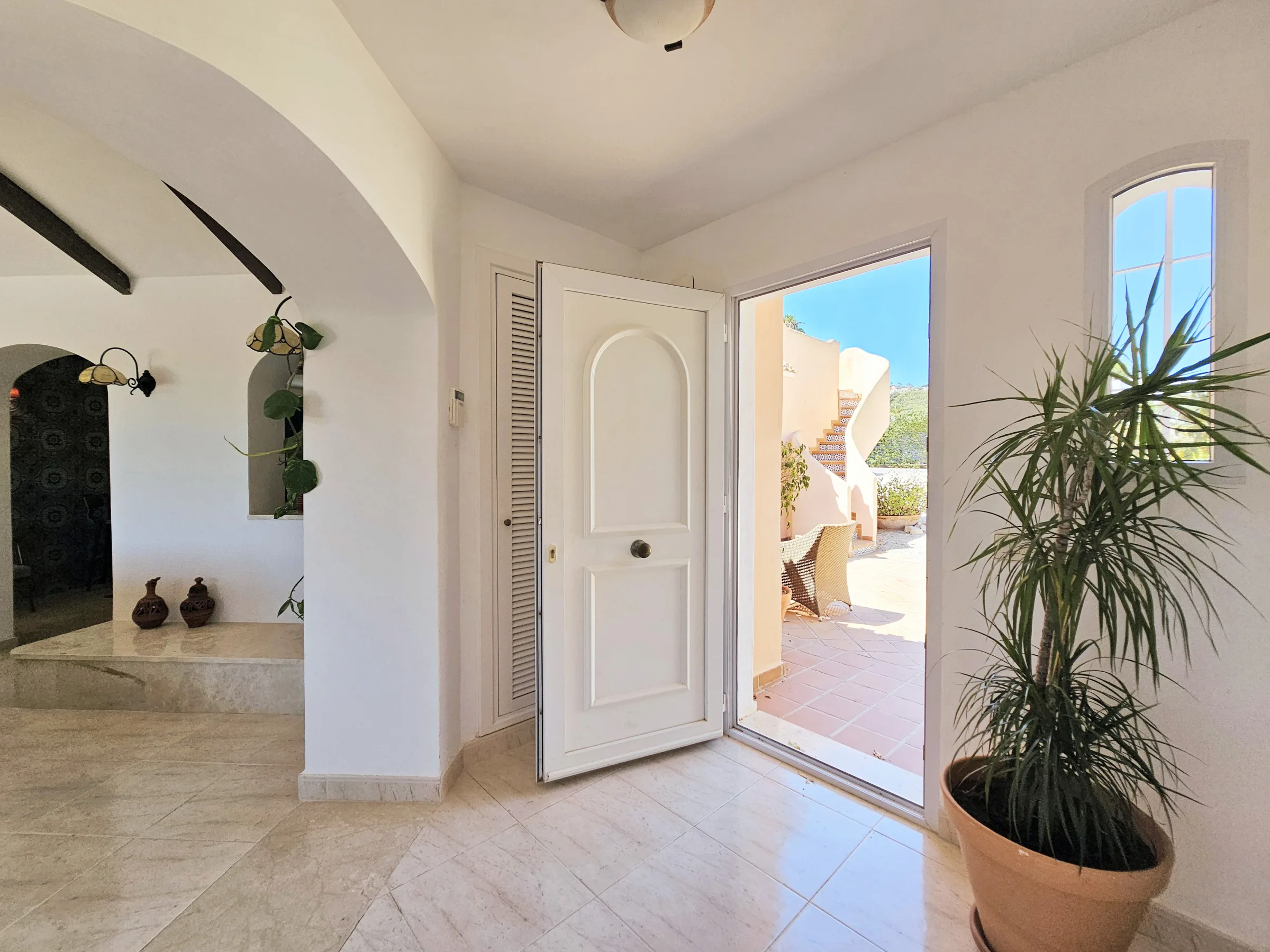 IV154 Entrance Hall1