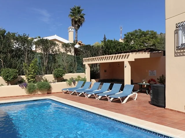 LNV3 pool covered terrace