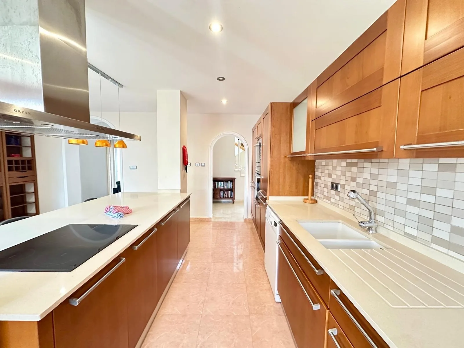 LB28 Kitchen a