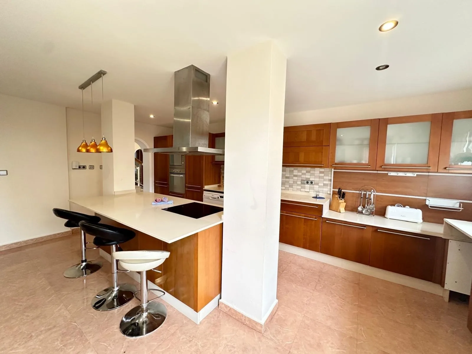 LB28 Kitchen b