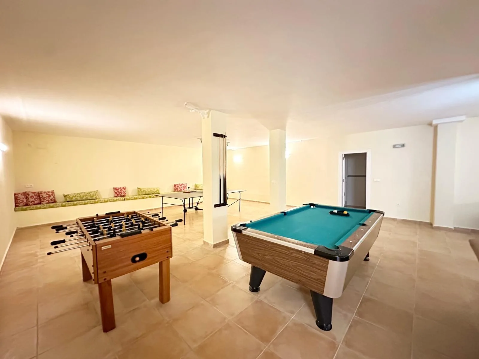 LB28 Games Room a