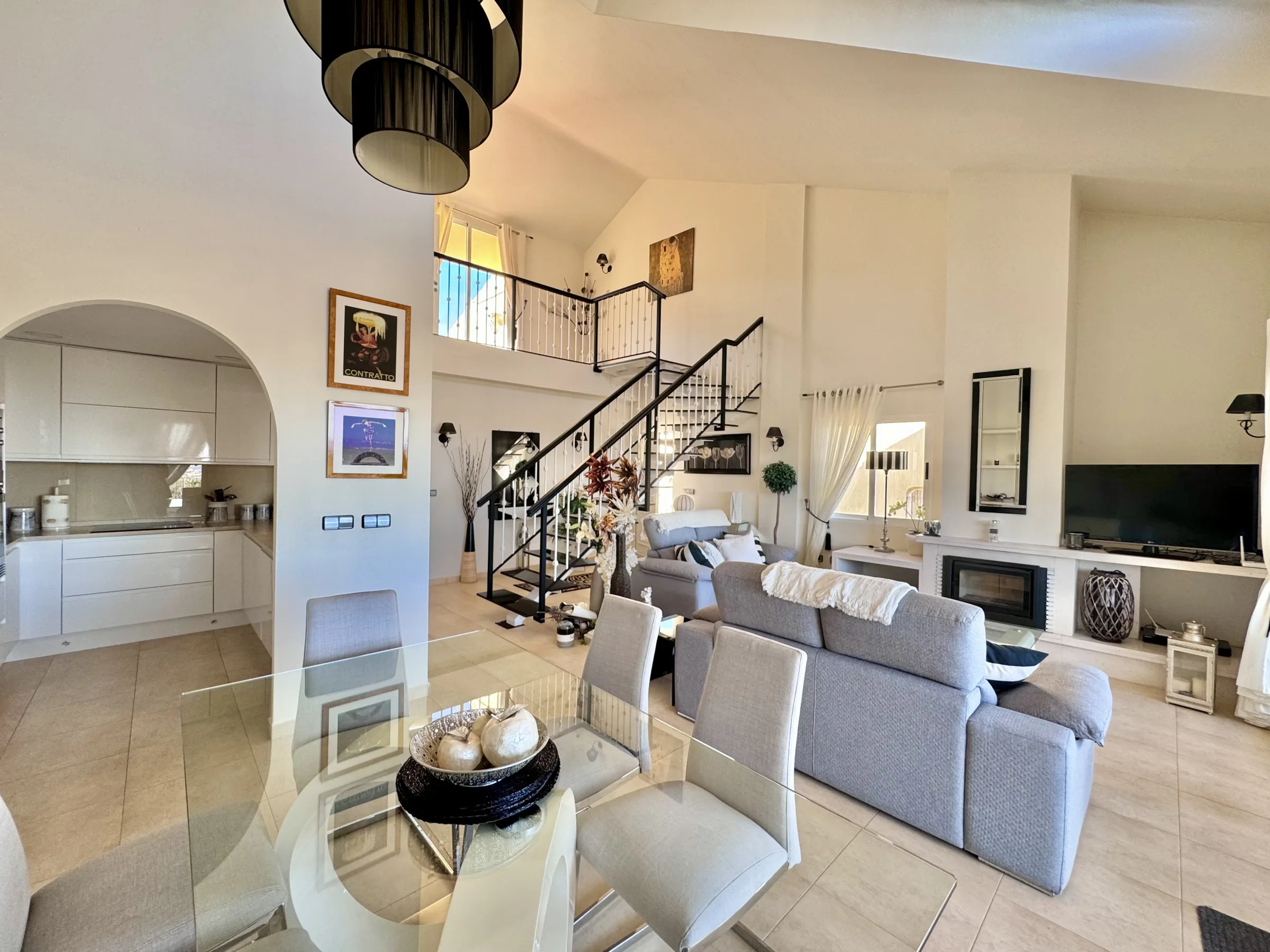 LO5 P Dining Lounge