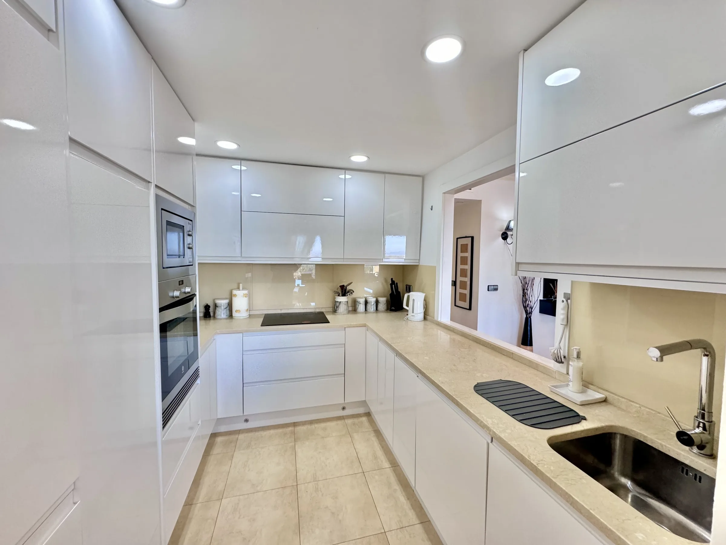 LO5 P Kitchen