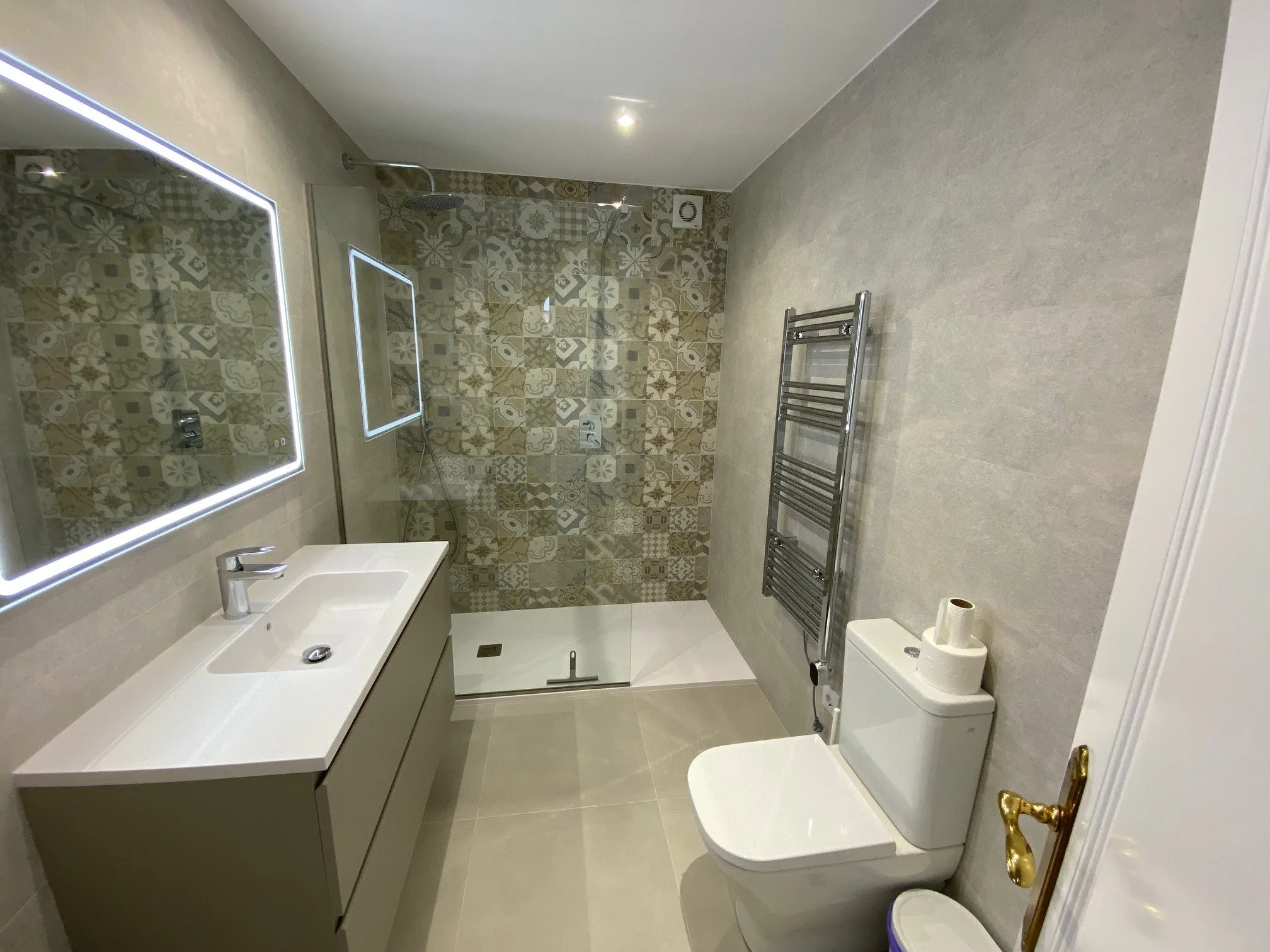 MC9 Family Bathroom mtime20230516082810